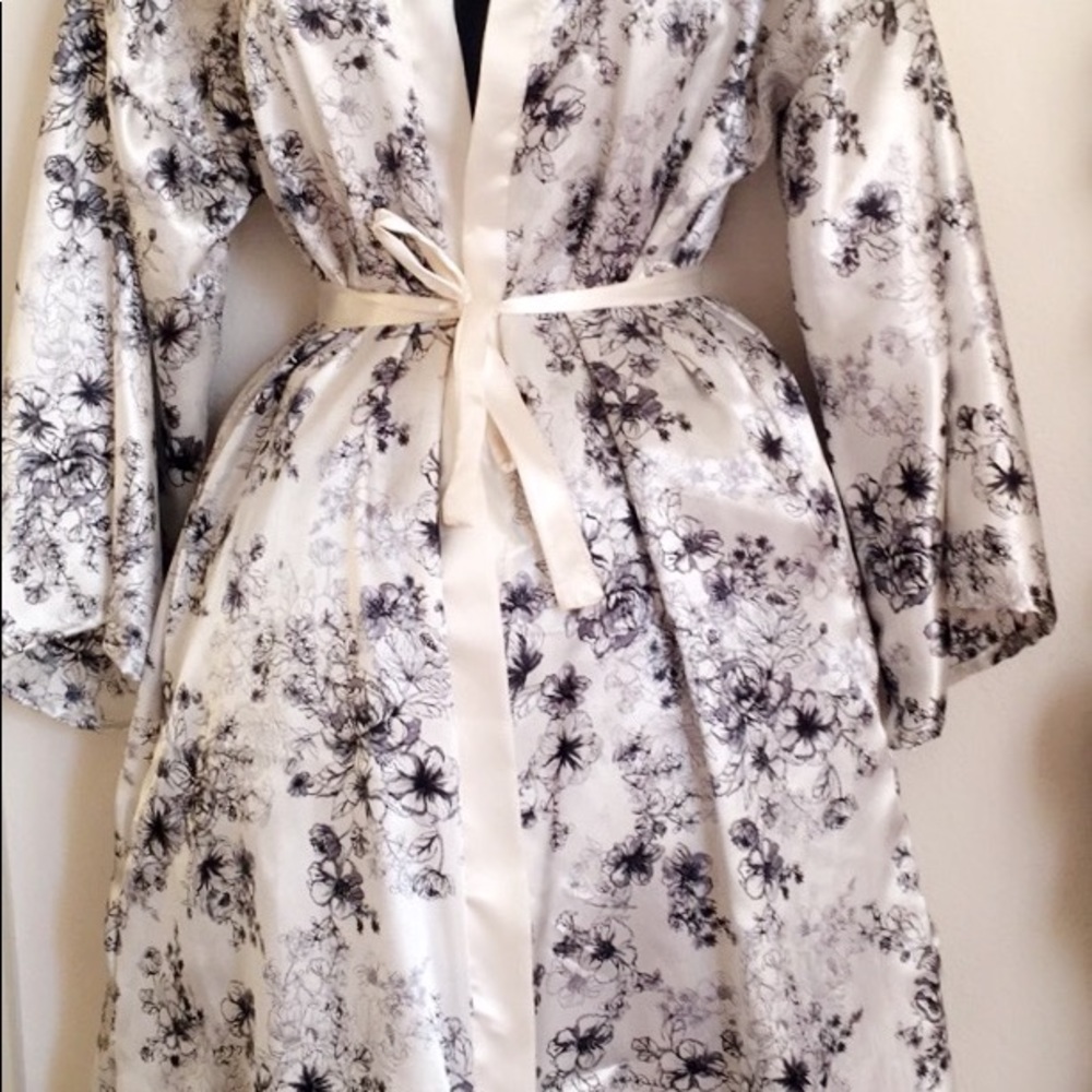Robe / kimonos - Picture 2 of 4